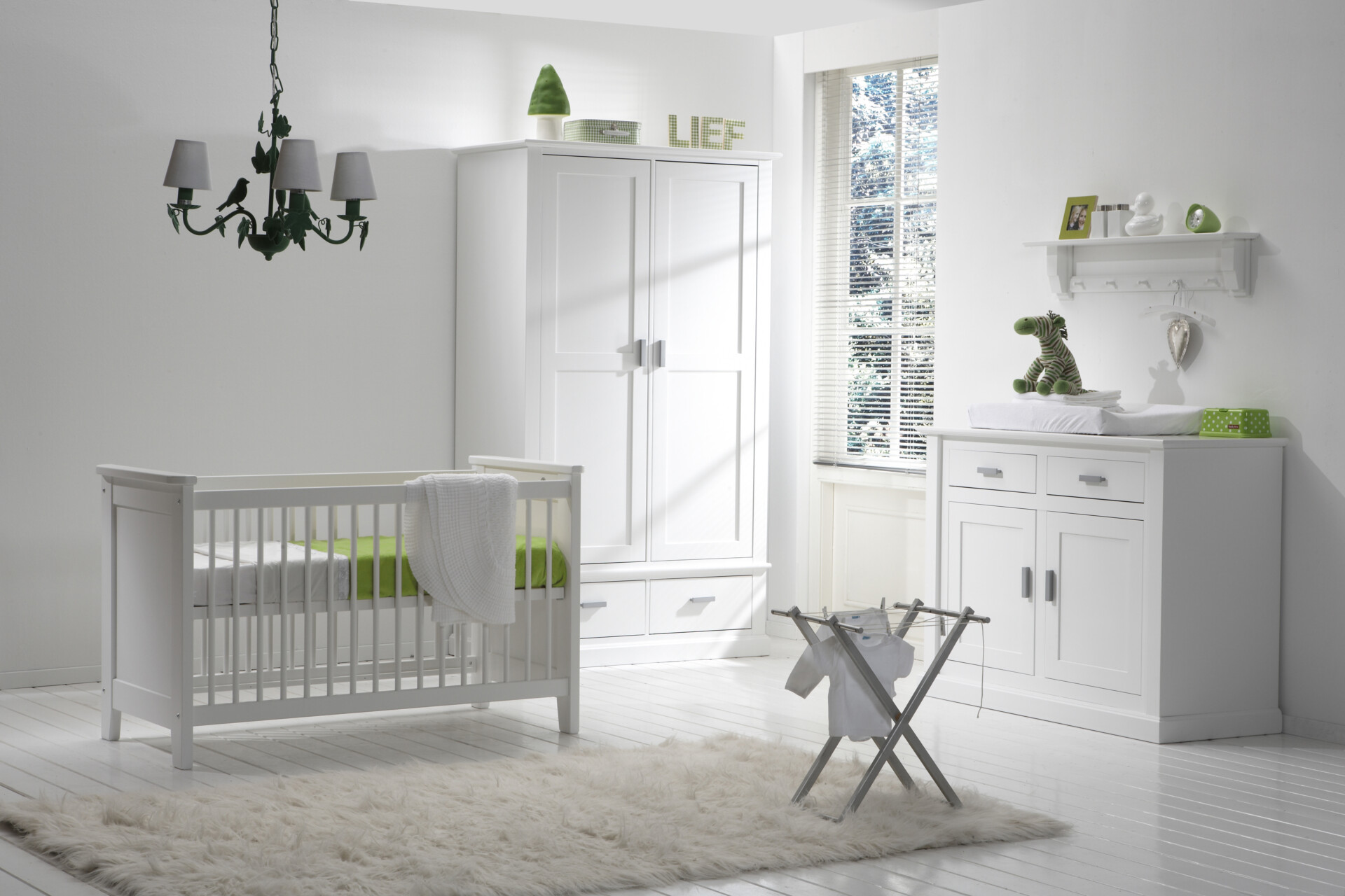 Oceaan Onderdrukken Snel Alta Babybed Elegance 60x120 cm ronde spijl - Massief hout - Alta Meubelen