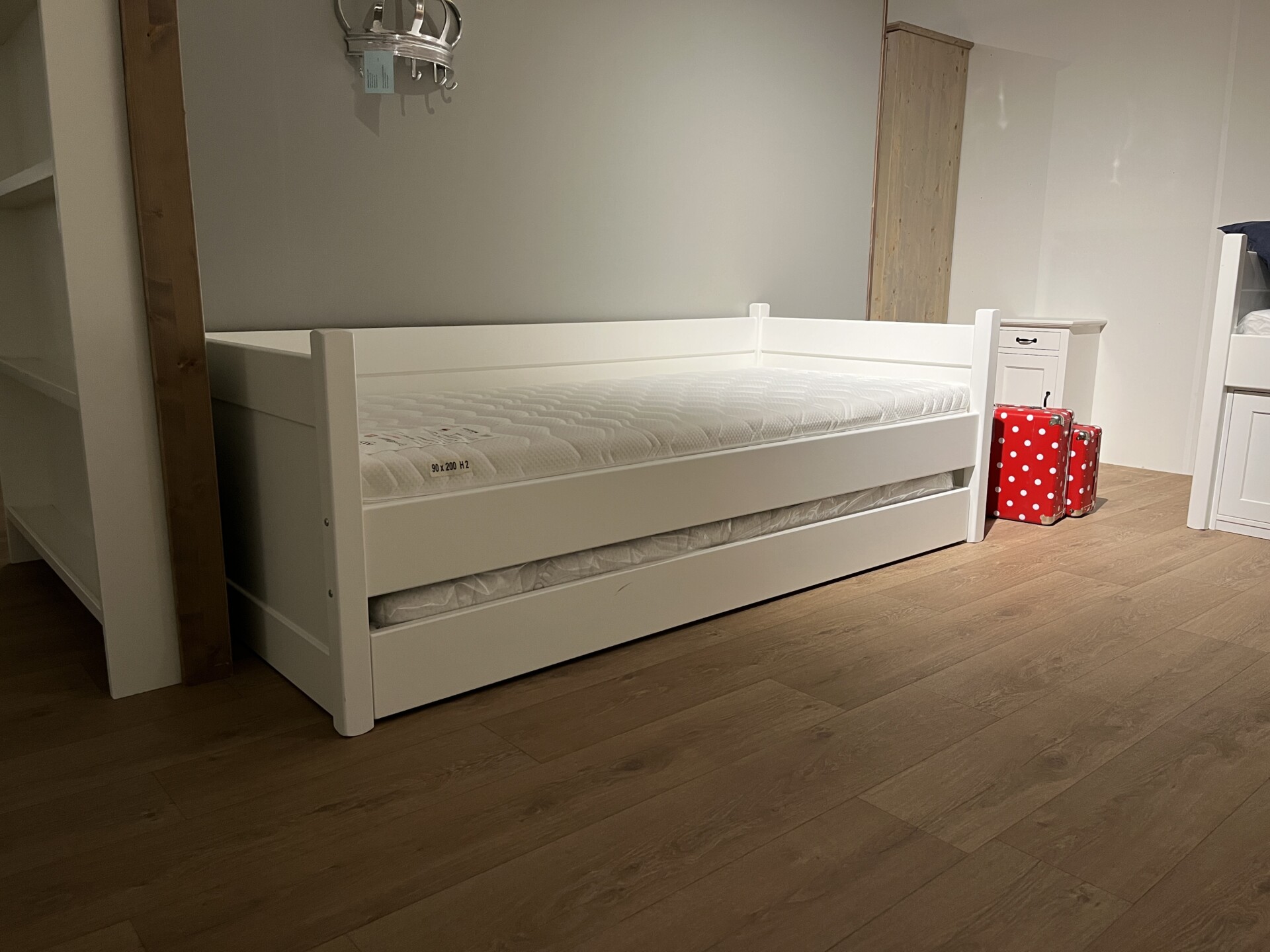 Alta Bedbank met (Jump-Up) logeerbed - Snow White Showmodel - Alta Meubelen