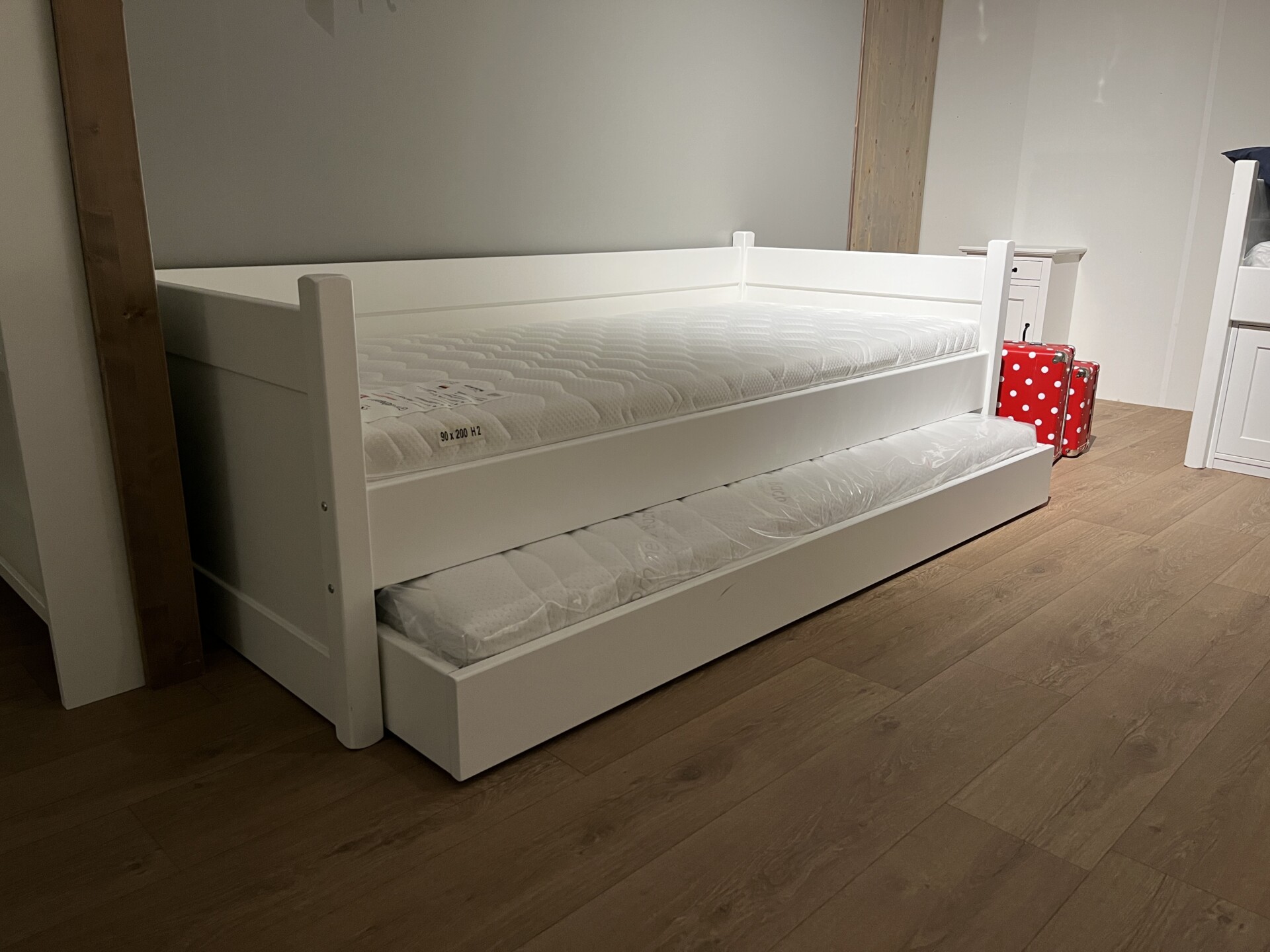 Alta Bedbank met (Jump-Up) logeerbed - Snow White Showmodel - Alta Meubelen