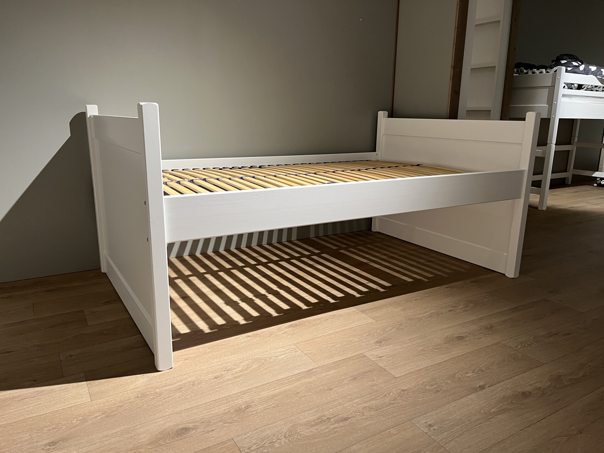 Alta Bed H95 120x200 - White - Naaldhout Showmodel - Alta Meubelen